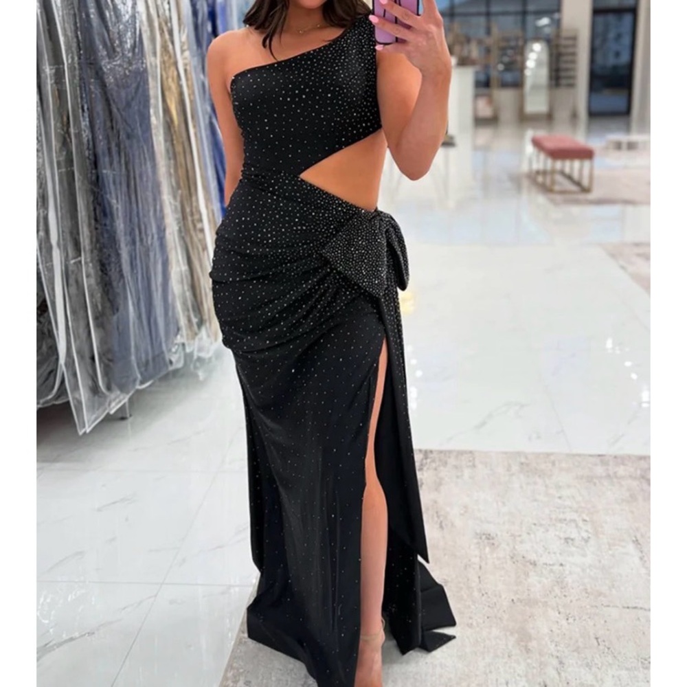 EVA PRESLEY Elegant formal gown One-Shoulder Black Dress with Cutouts